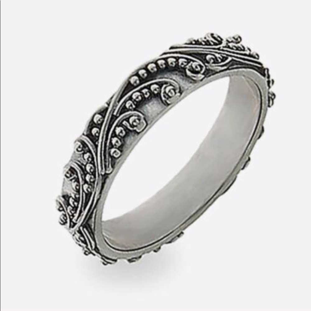 Louis Hill ring
